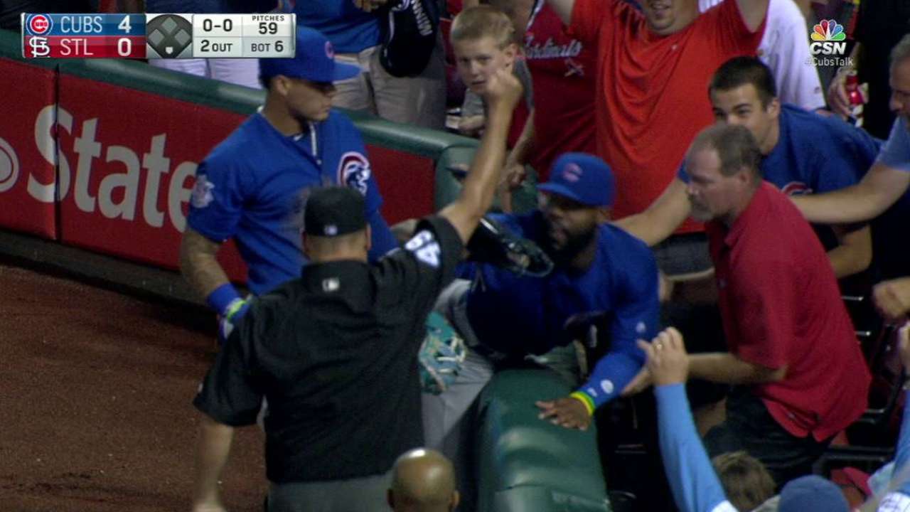 Heyward's great catch in stands