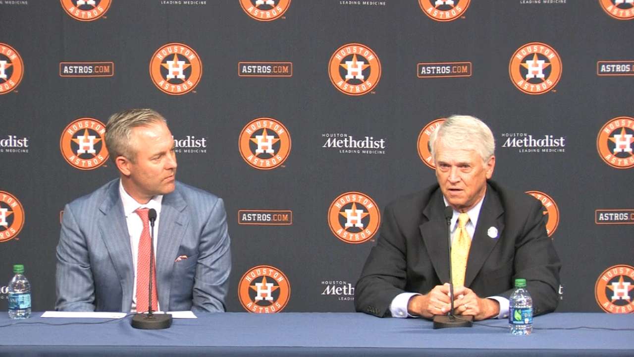 Astros play-by-play man Brown announces retirement
