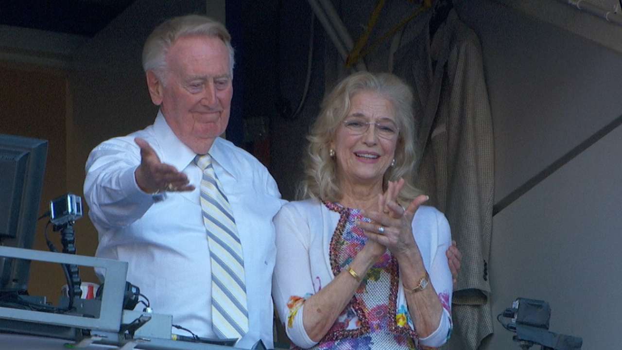 Scully bids Dodger Stadium adieu
