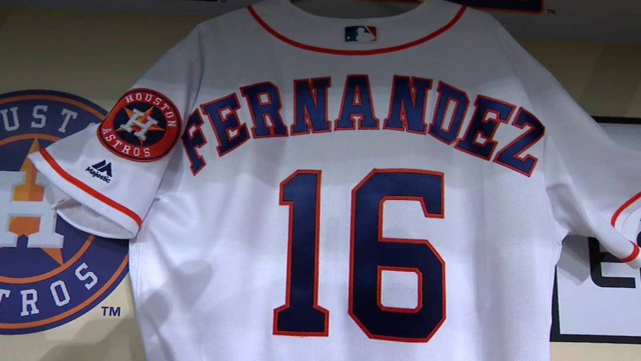 Gurriel honors Fernandez, hangs No. 16 jersey
