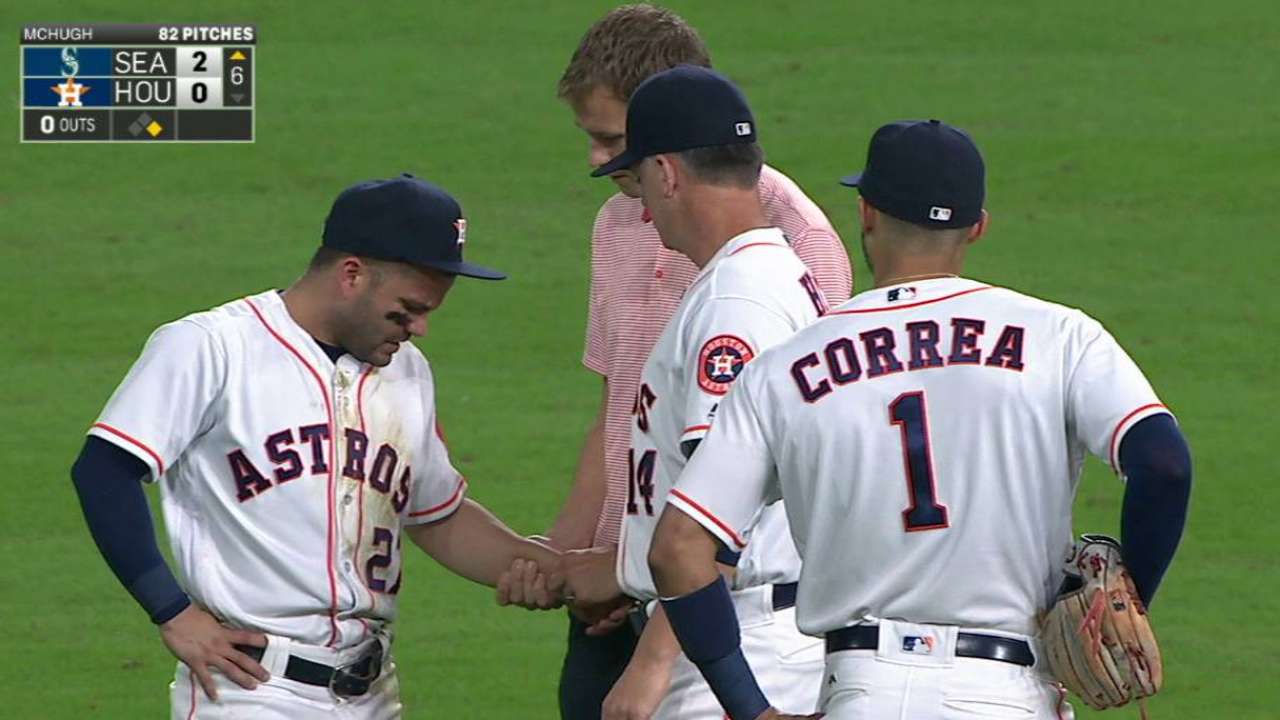 Altuve shaken up, stays in game