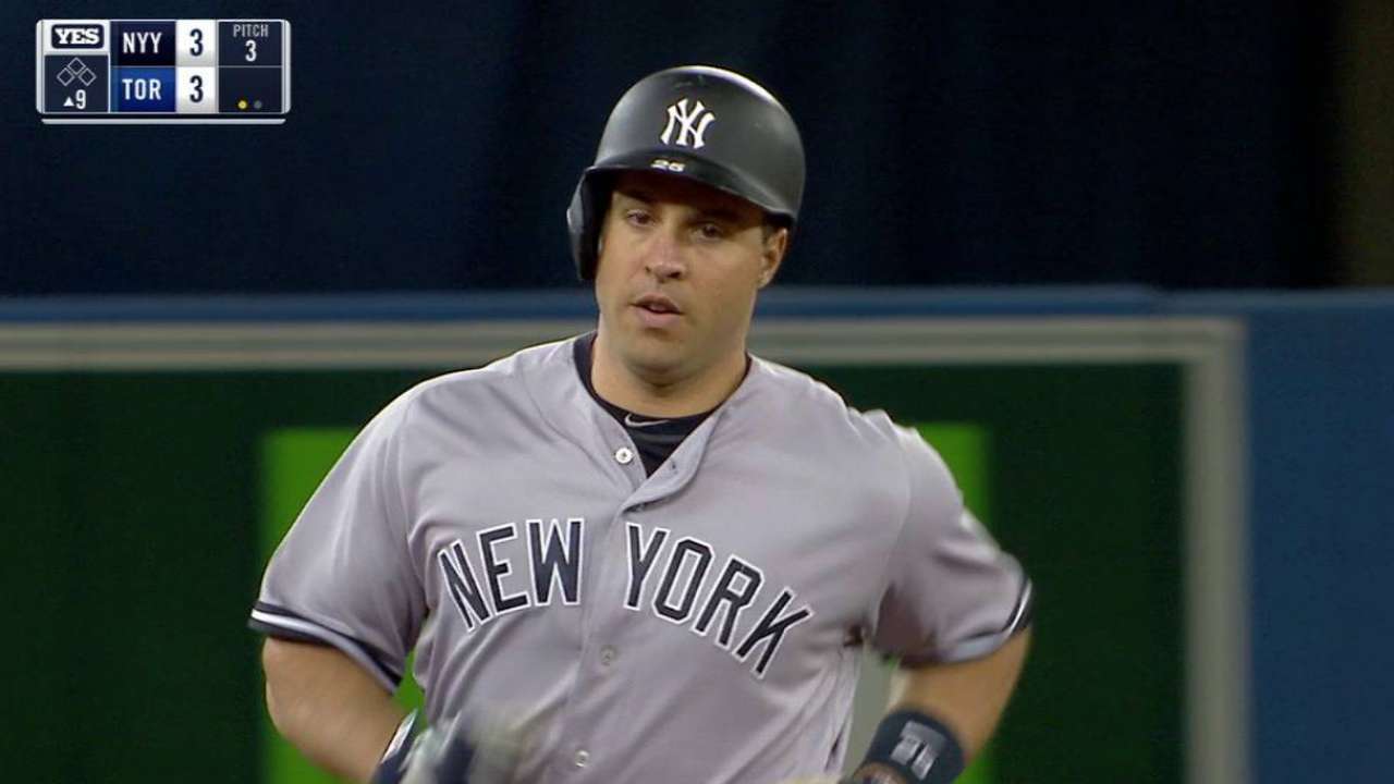 Teixeira's game-tying homer