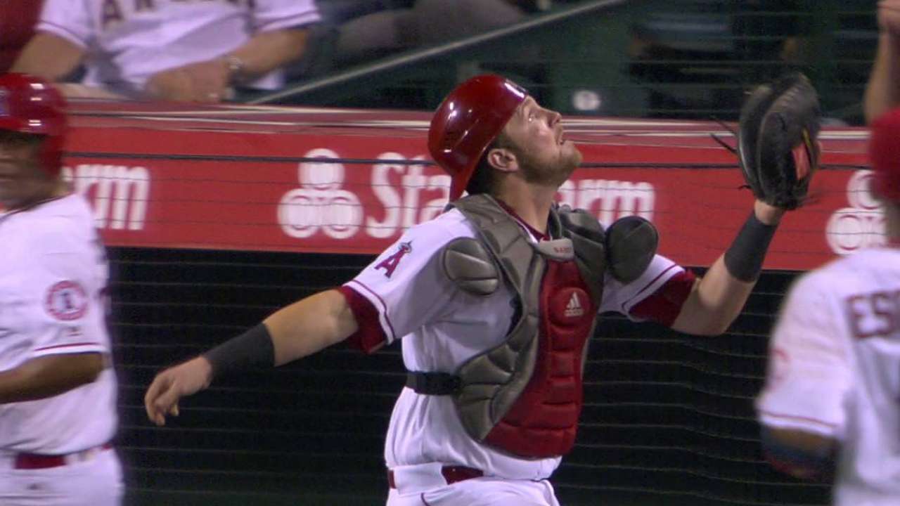 Bandy hustles for a great catch
