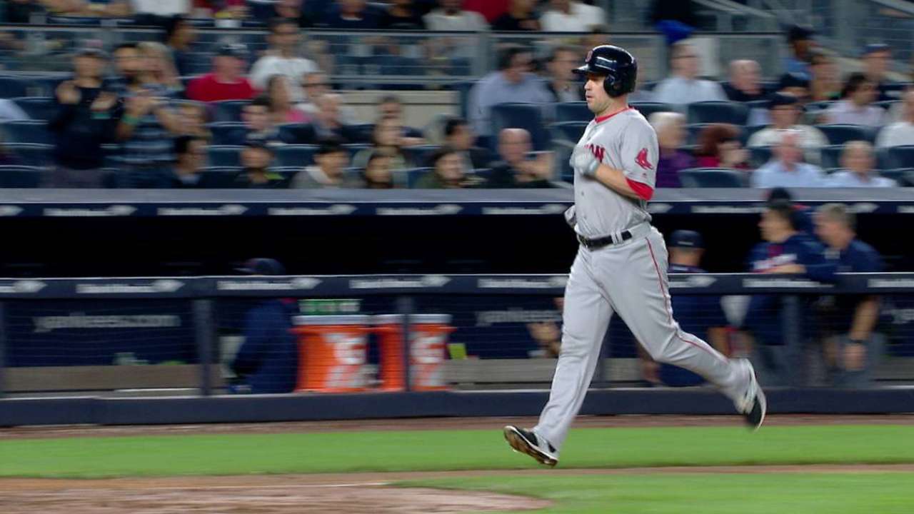 Giants add veteran Hill to infield competition