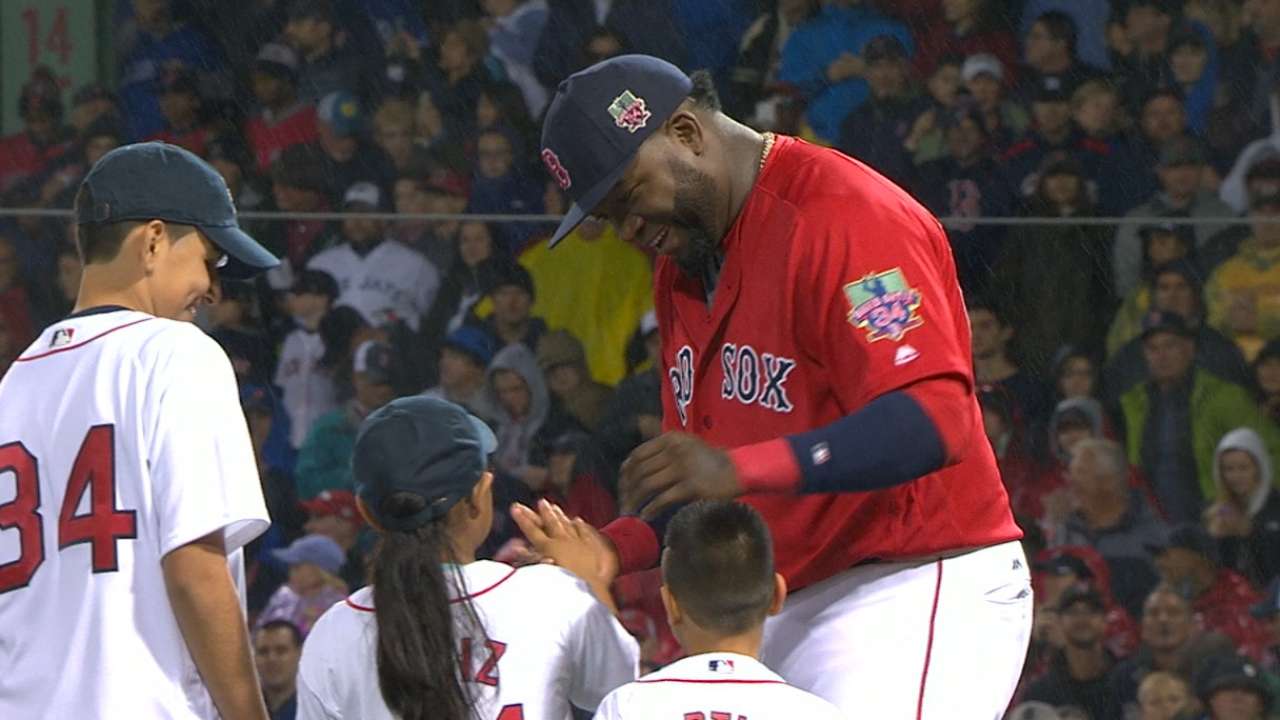 Ortiz meets kids on field