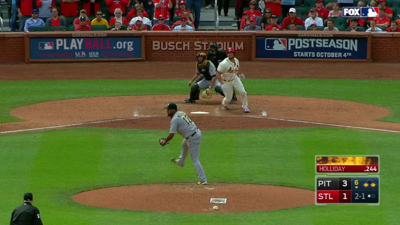 Holliday's pinch-hit RBI single
