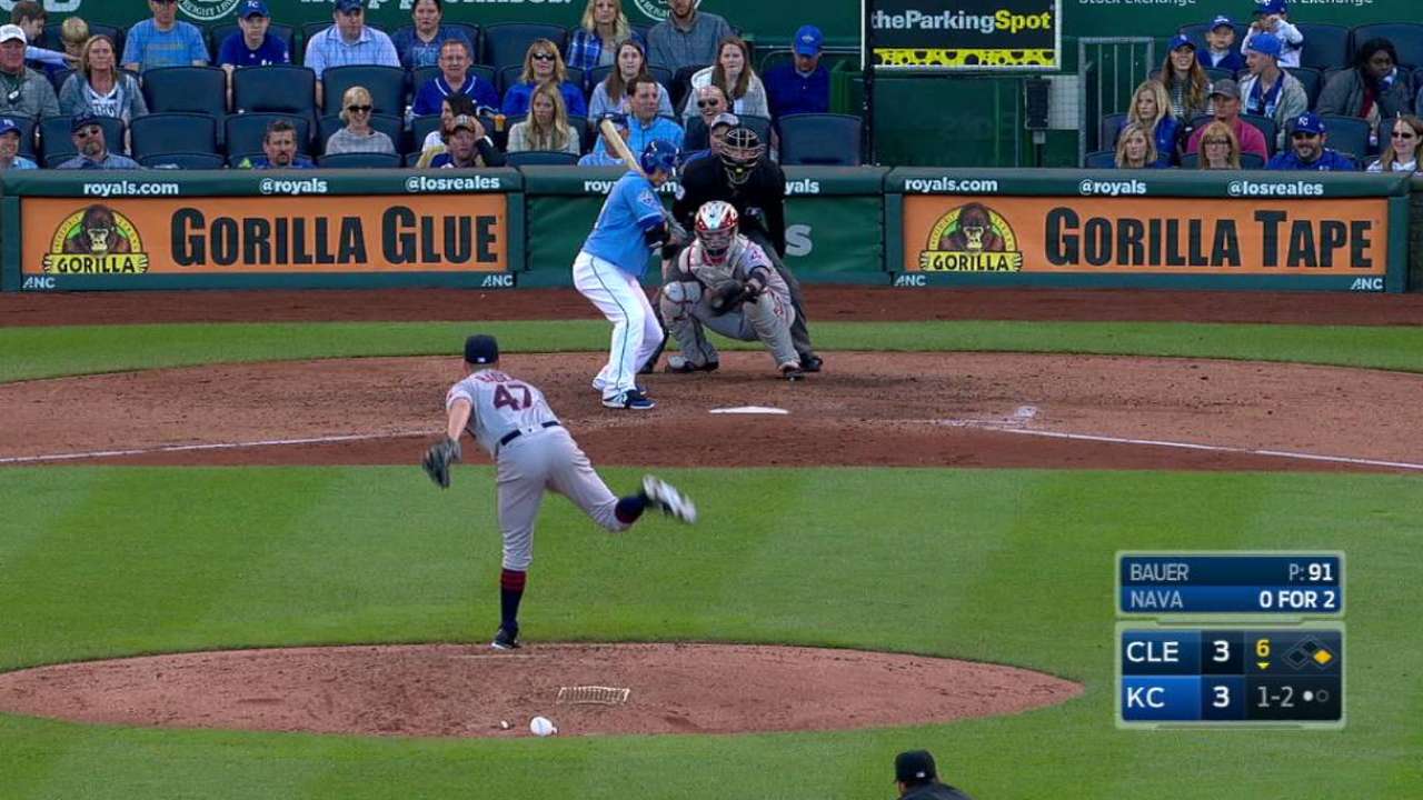 Bauer fans Nava