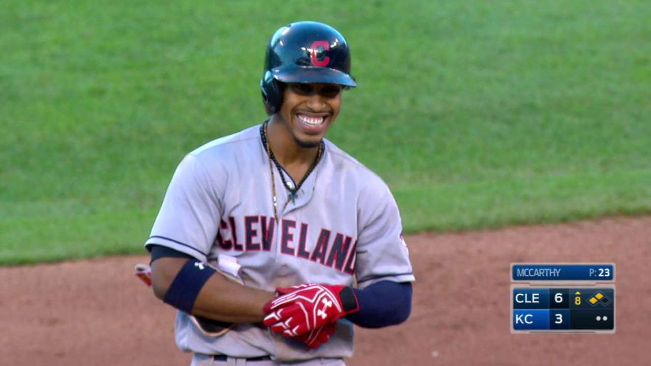 Doblete de Lindor guía triunfo de Indios vs. Reales