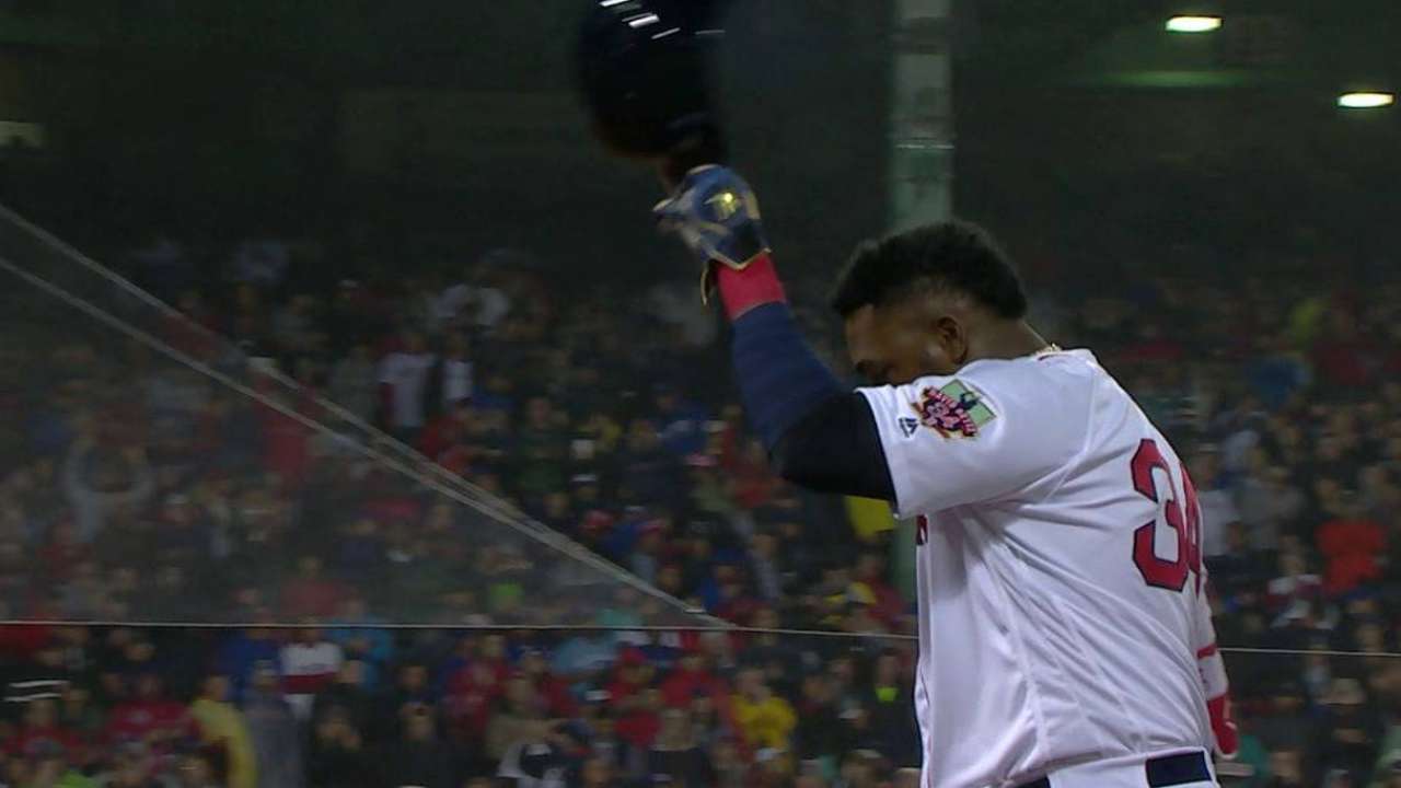 Big Papi singles, gets ovation