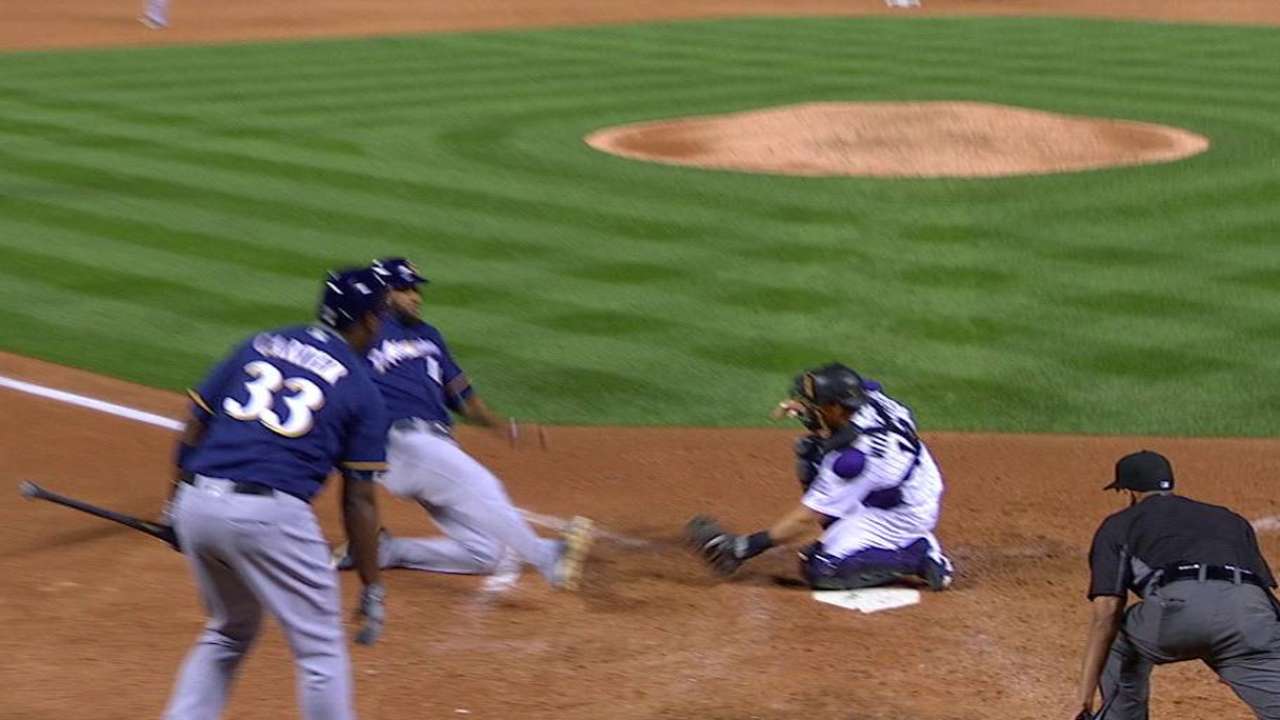 Valaika nabs Santana