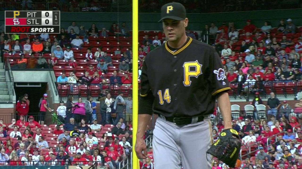 Vogelsong ends threat in the 1st