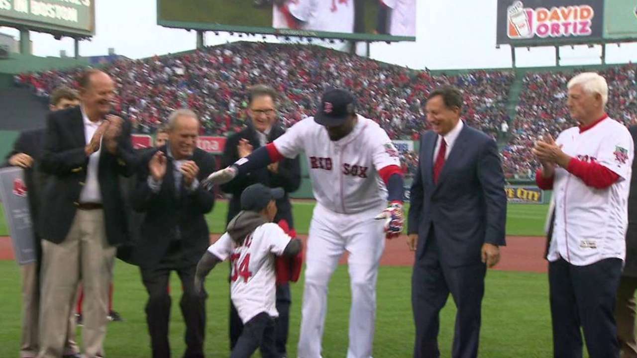 Papi receives gifts in tribute