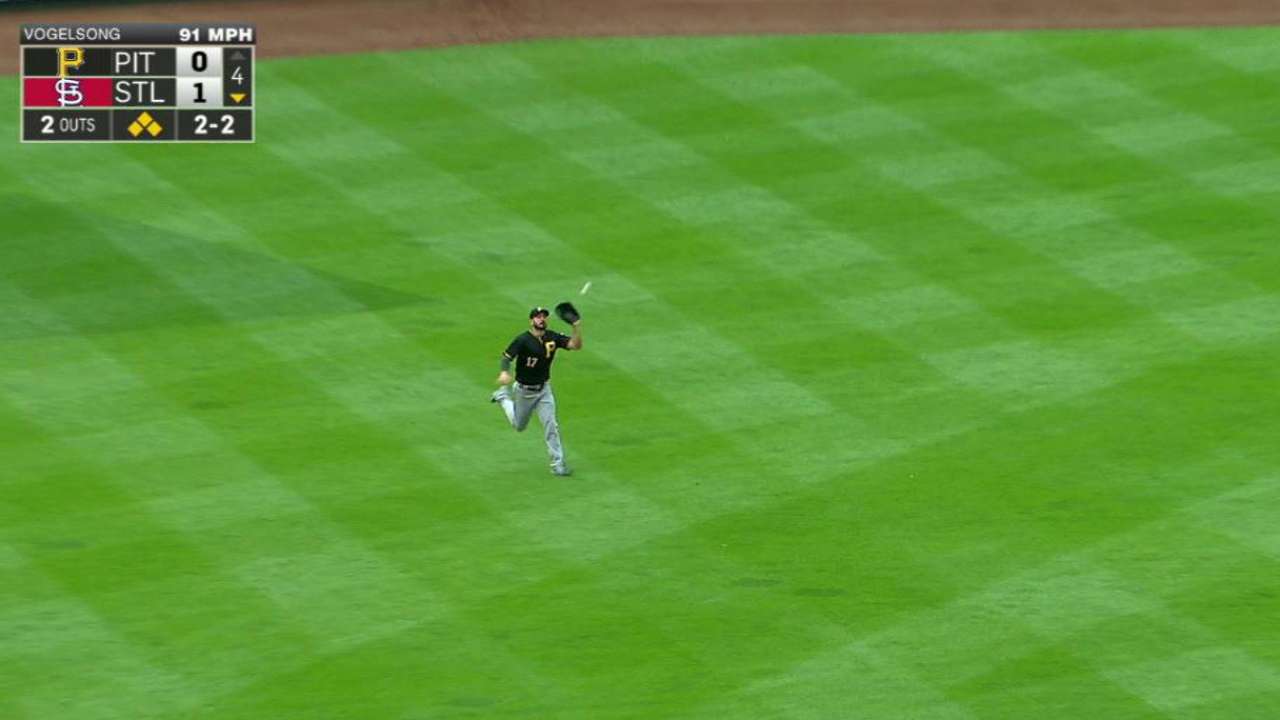 Vogelsong escapes big jam