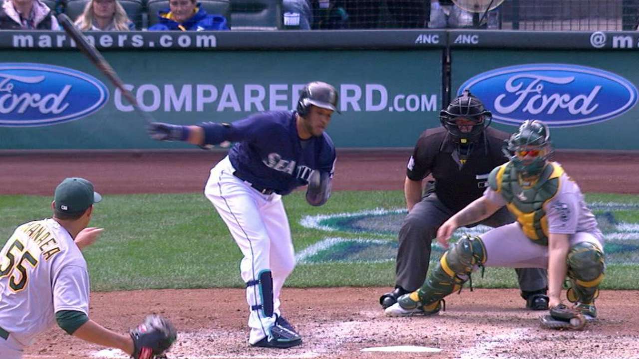 A's edge Mariners to close out 2016 campaign