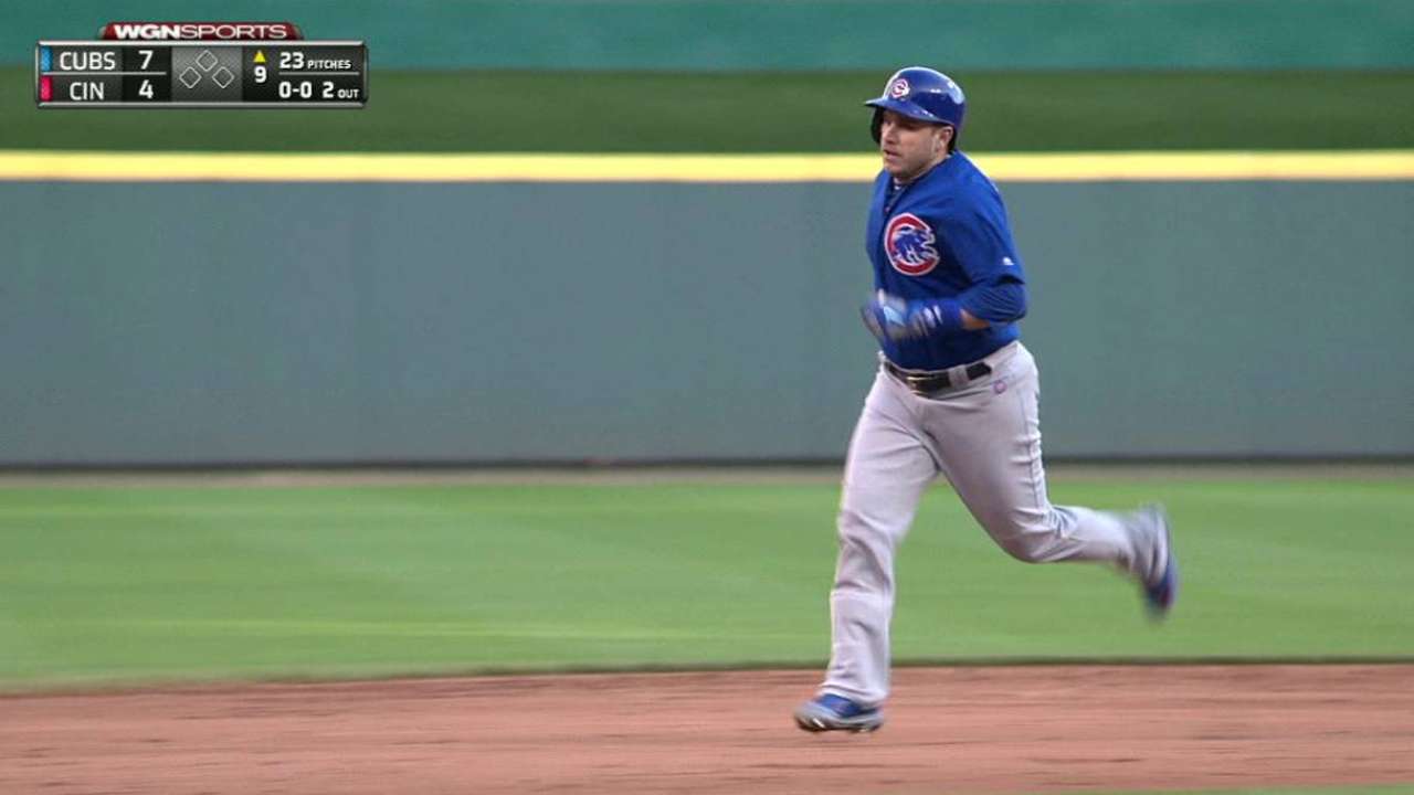 Three's company: Cubs stick with catcher trio