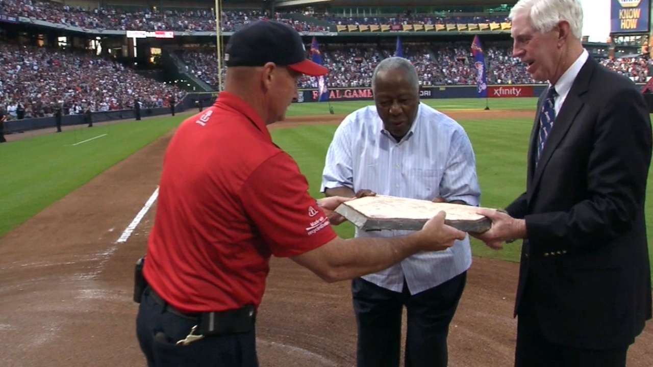 Braves unveil plans for Hank Aaron Terrace