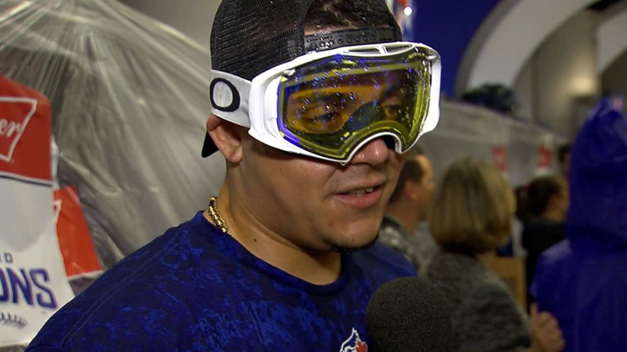 Osuna on shoulder injury