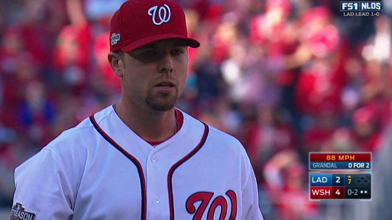 Treinen freezes Grandal