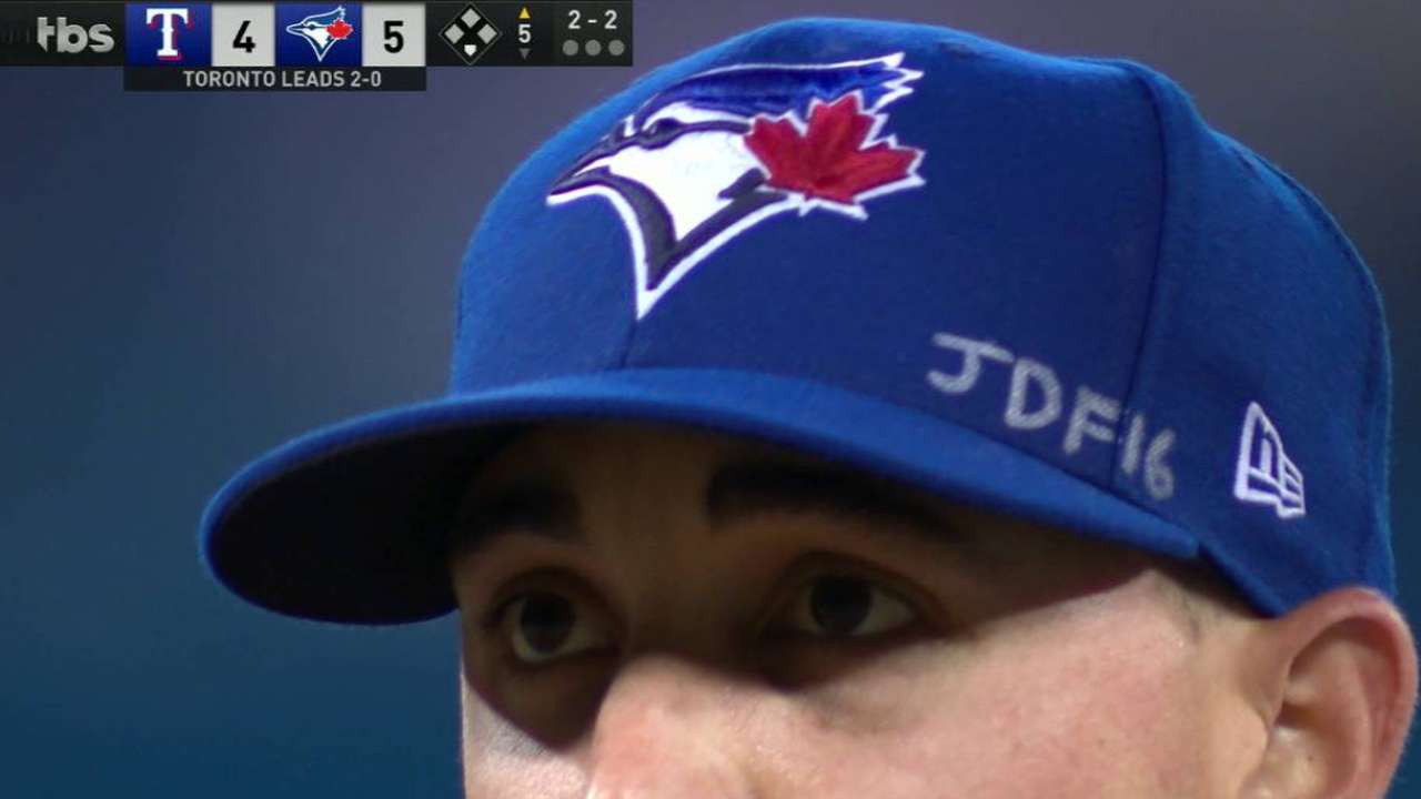 Sanchez puts 'JDF16' on hat in tribute to Fernandez