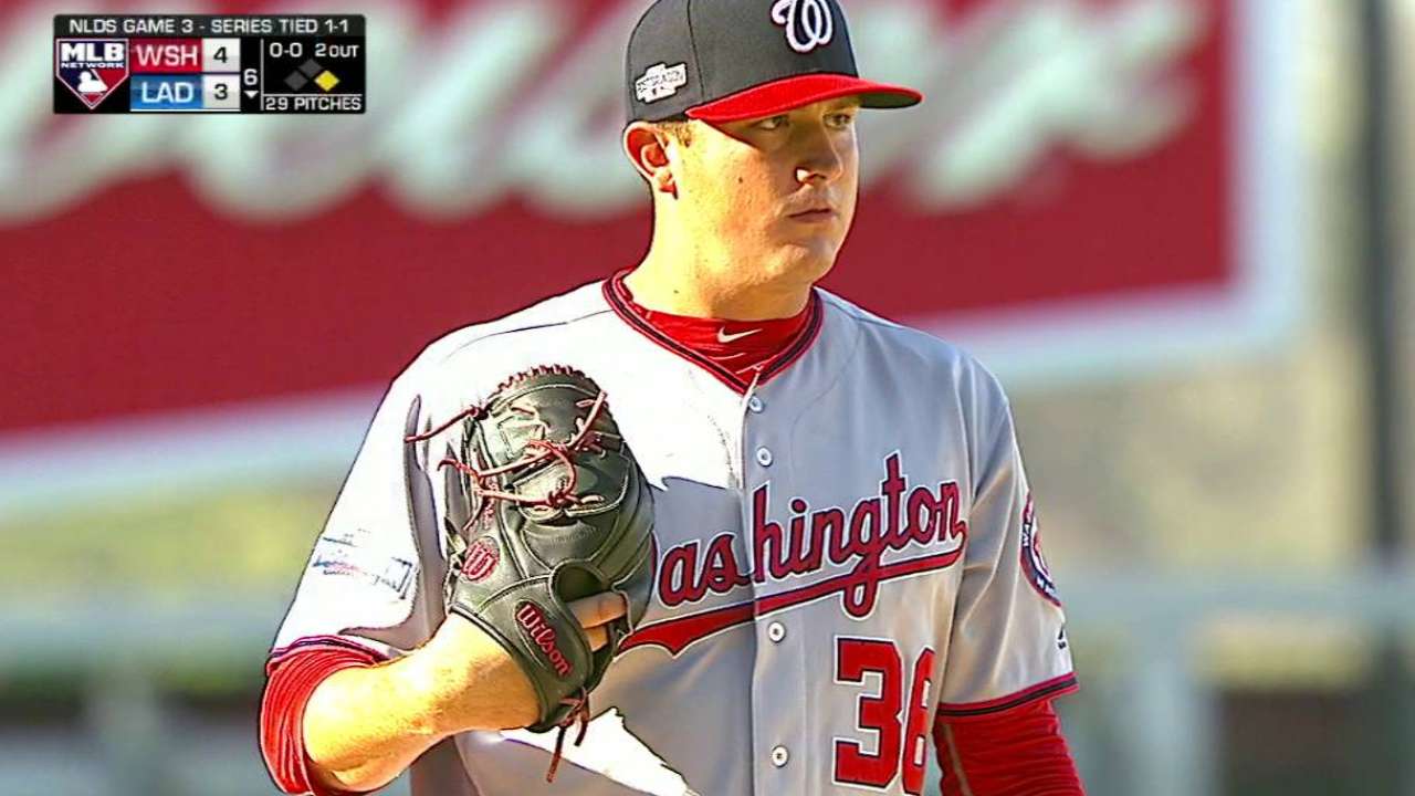 Solis freezes Grandal