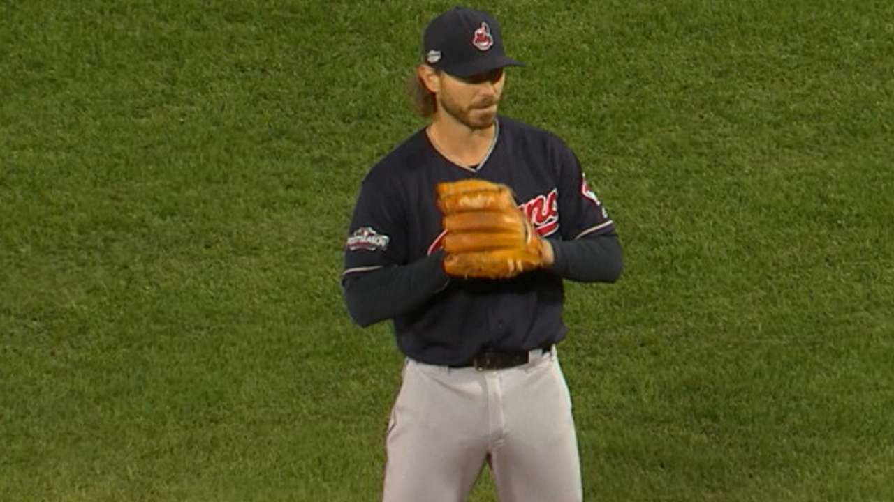 Tomlin fans four in Game 3 win