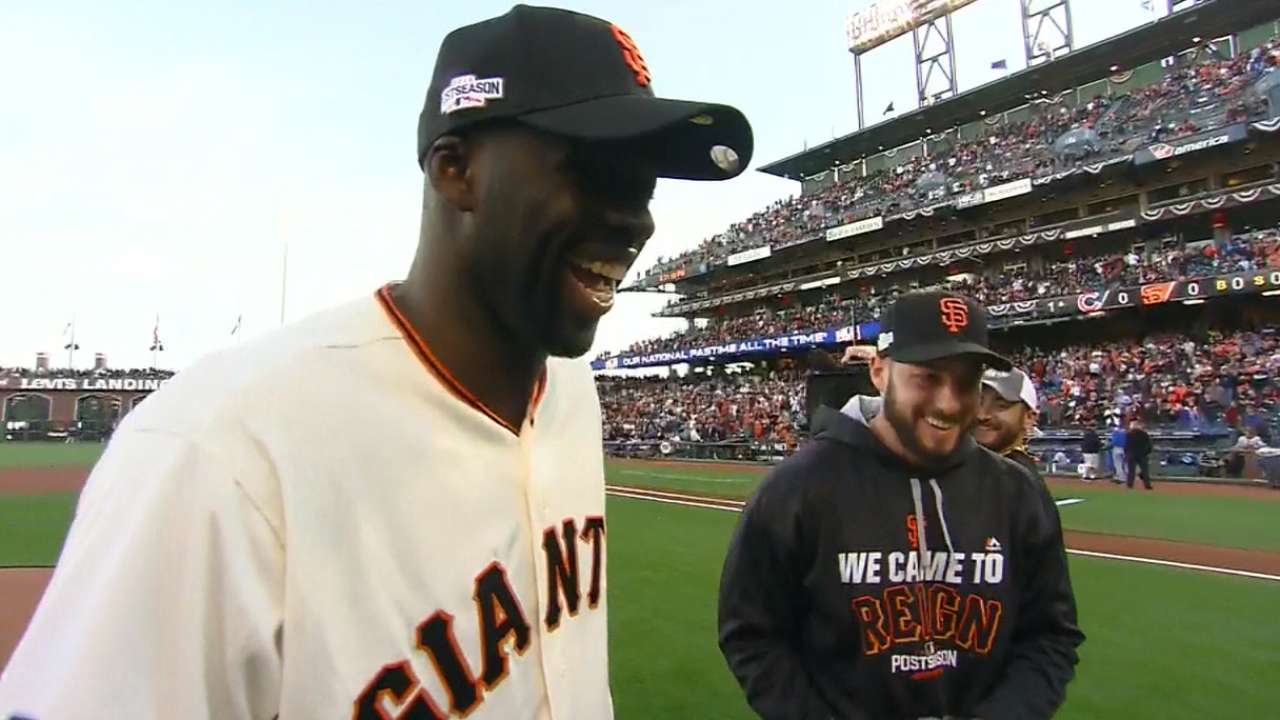 Warriors' Green throws out 1st pitch