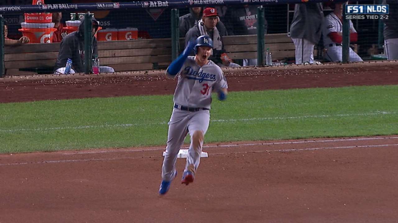 Pederson's homer ties the game