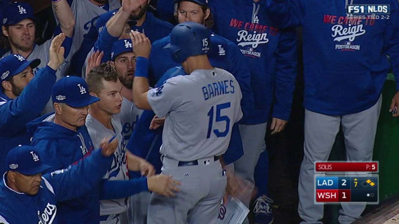 Ruiz's single gives Dodgers lead