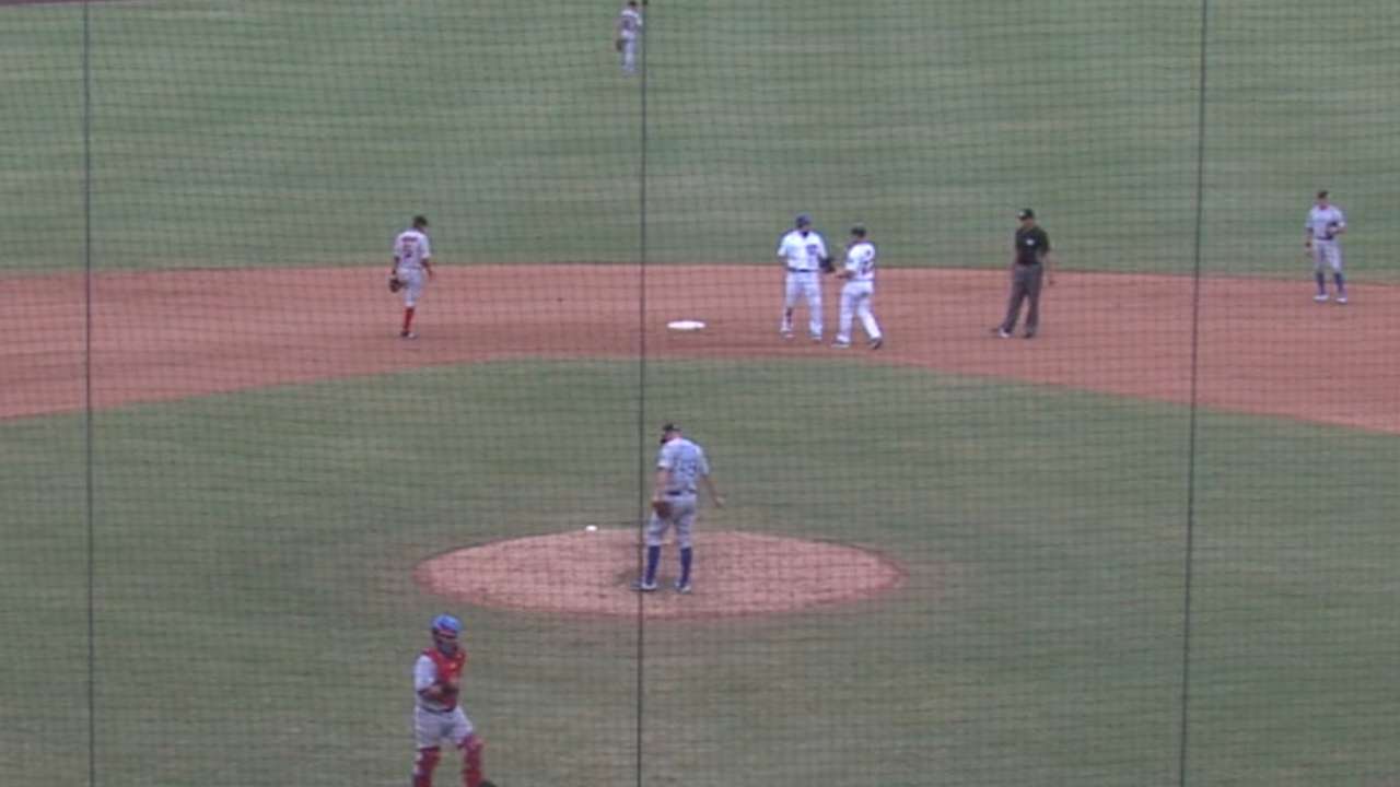 Schwarber sends double to right
