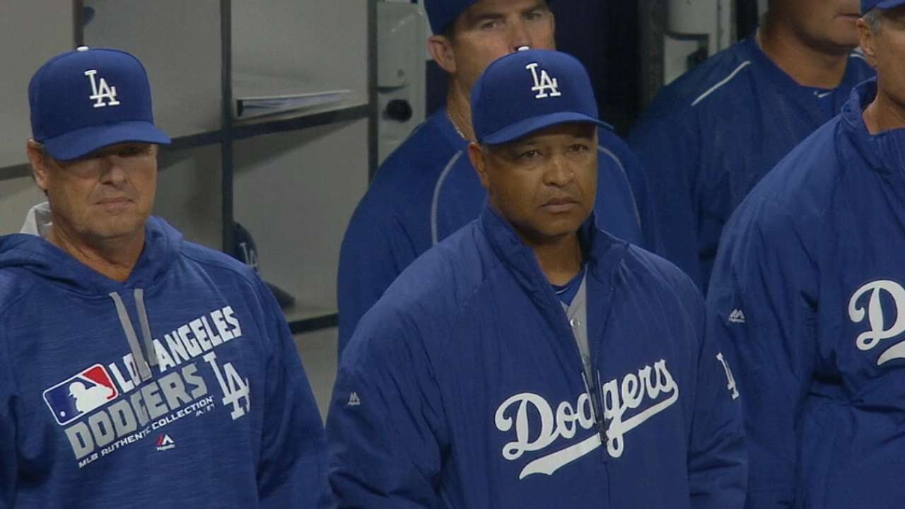 Dodgers' coaching staff expected back in '17