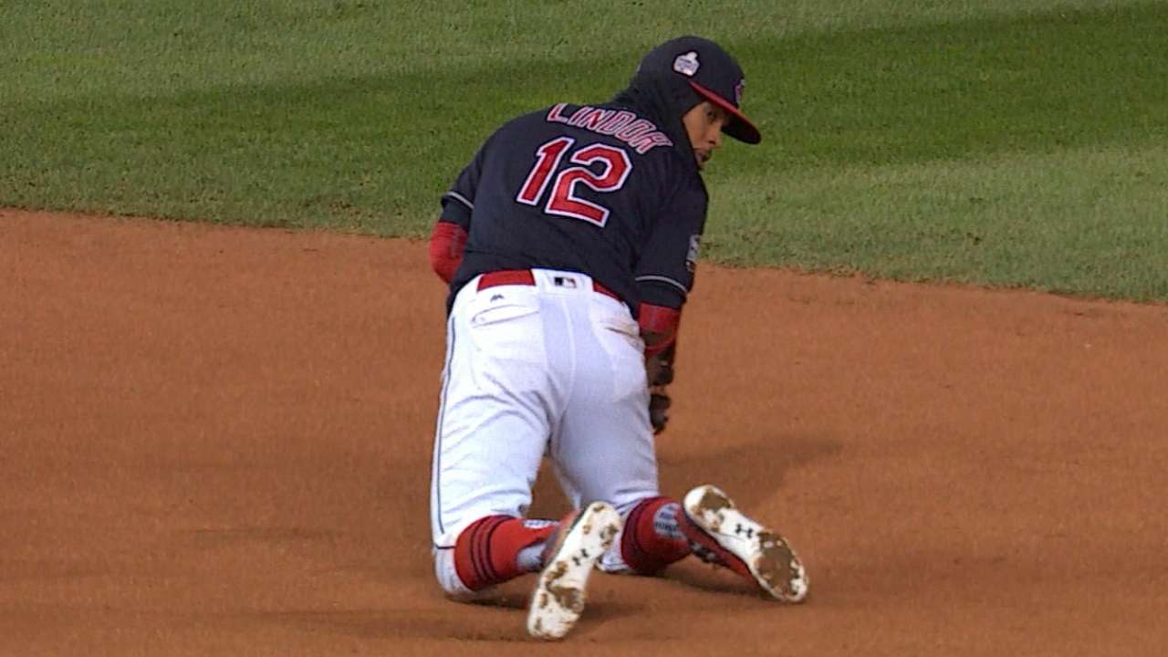 Contreras advances to second