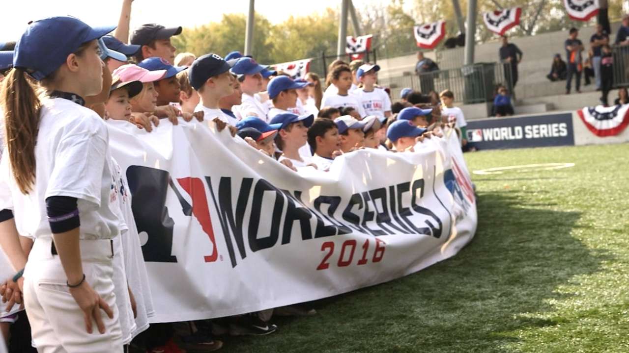 Griffey lends advice to kids at Play Ball event