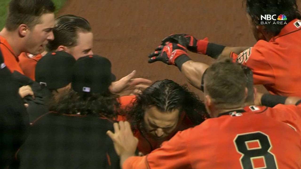 Giants spoil no-hitter, win with walk-off shot