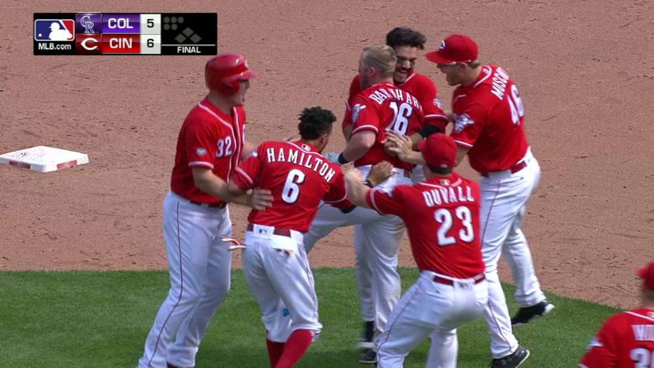 Barnhart's walk-off hit lifts Reds over Rockies