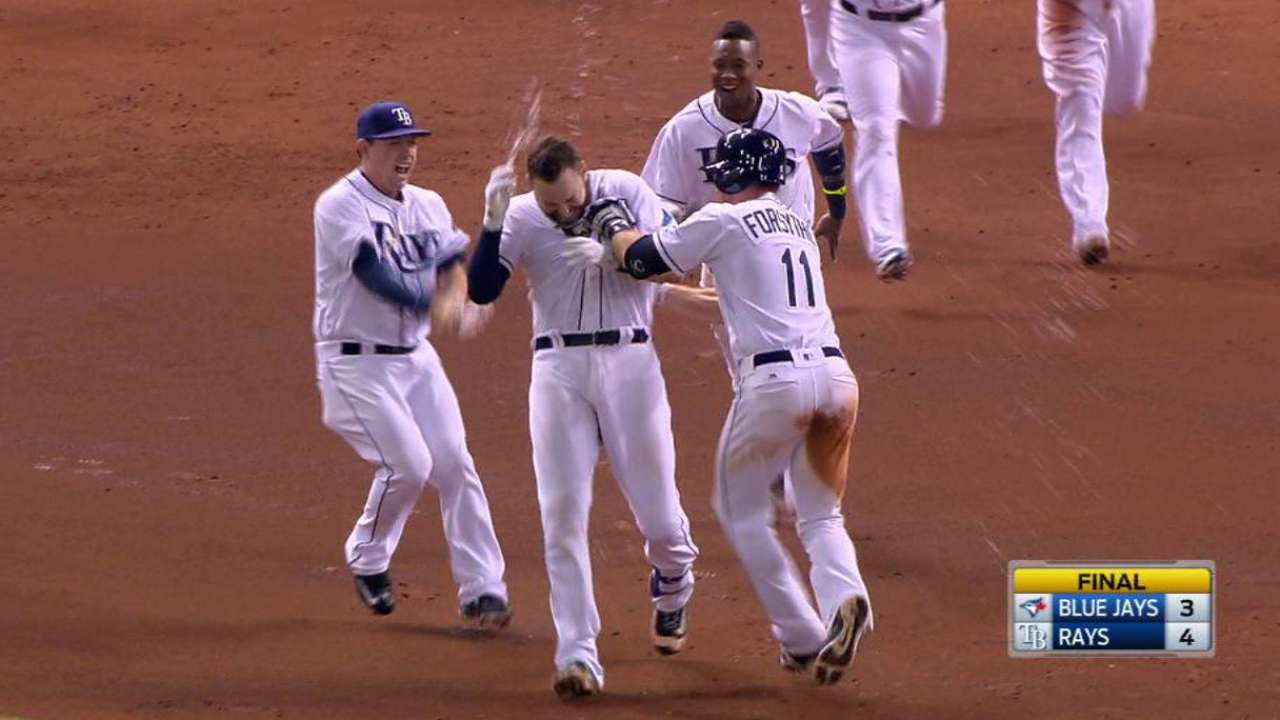 Casali's walk-off lifts Rays over Blue Jays