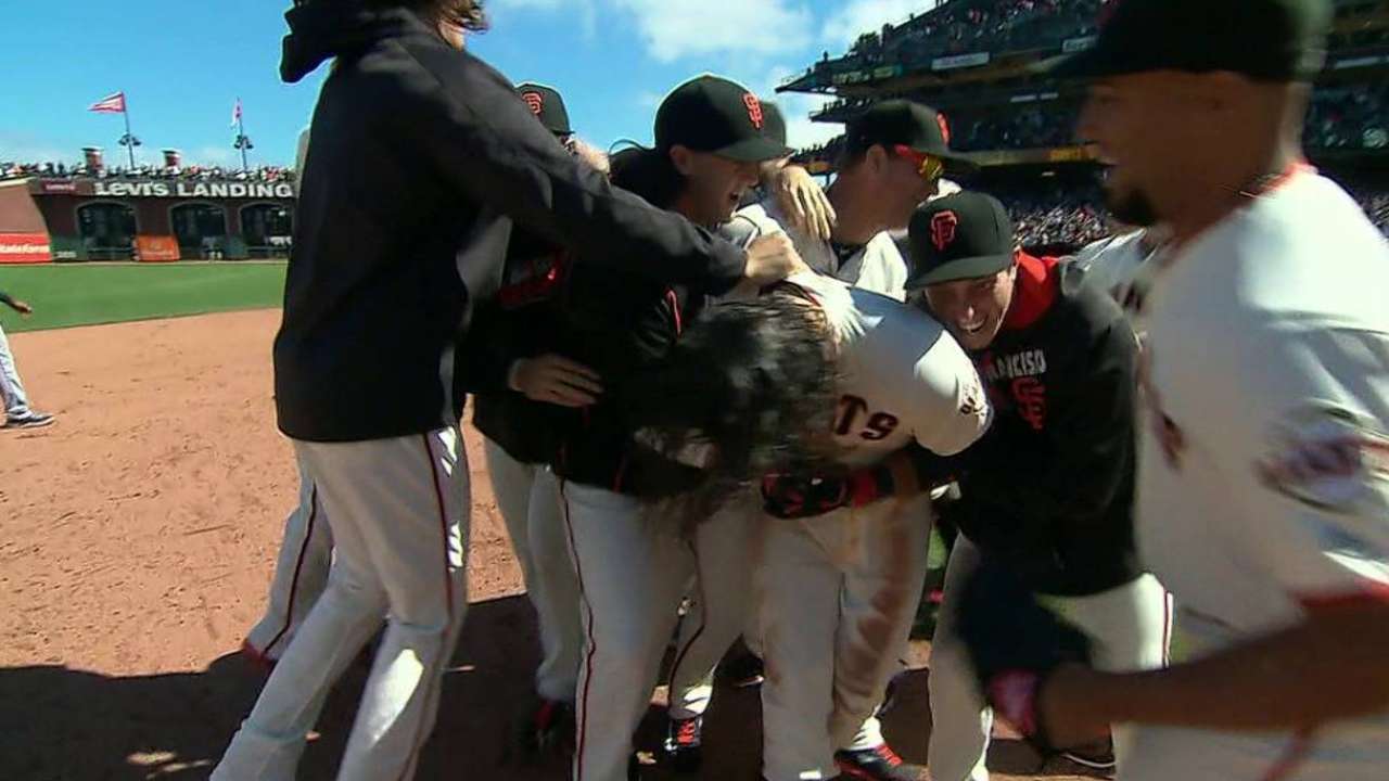 Giants win 5th straight on walk-off 1B in 10th