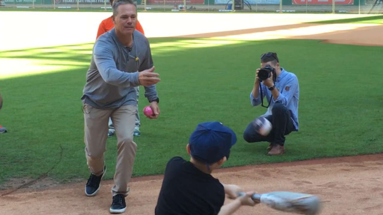 Astros staff steps up at Thanksgiving