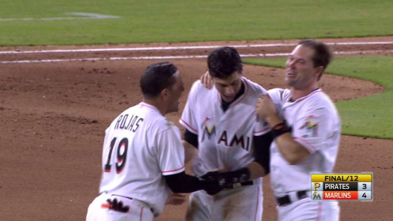 Doblete de Yelich hace ganar a Marlins en la 12ma