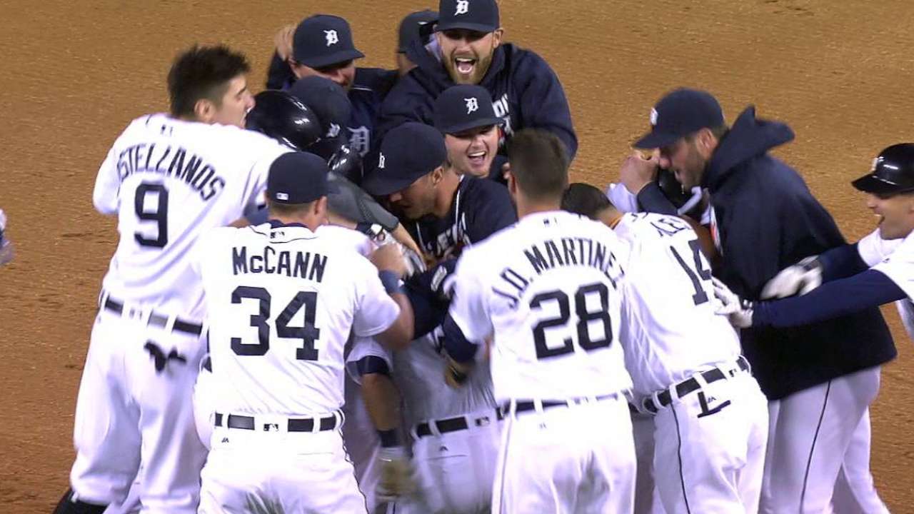 Tigres remontan y vencen a los Azulejos en 10 entradas