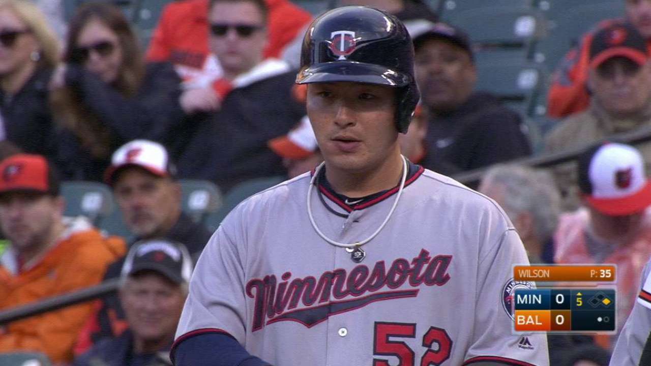 Comfortable at plate, Park notches 1st hit