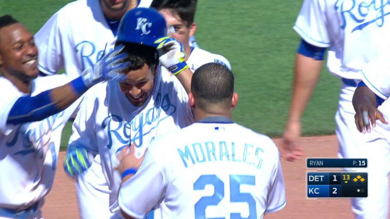Reales hunden a Tigres con hit de Cuthbert en la 13ra