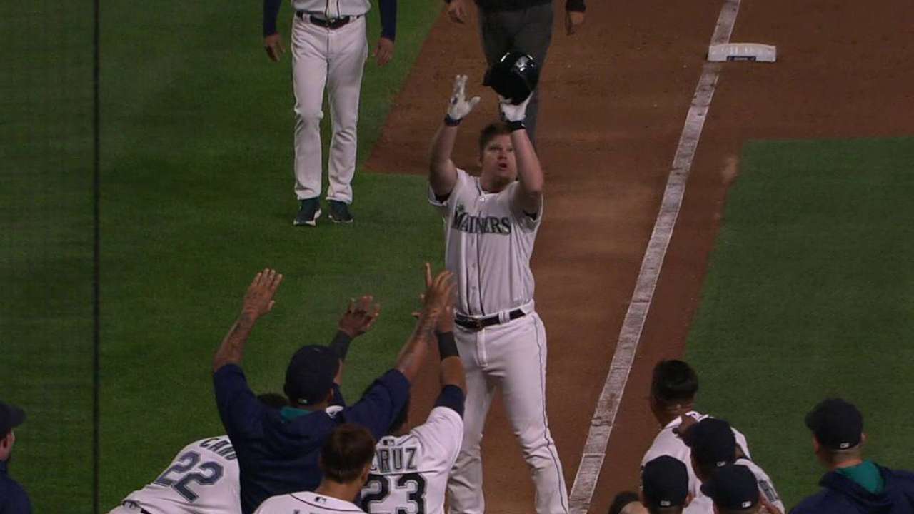 Another Lind walk-off bolt saves Mariners