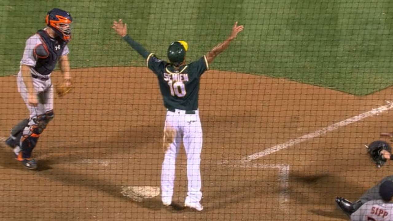 Atléticos vinieron de atrás para doblegar a Astros en el 10mo