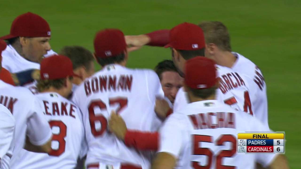 Aledmys Díaz coronó remontada de Cardenales sobre Padres