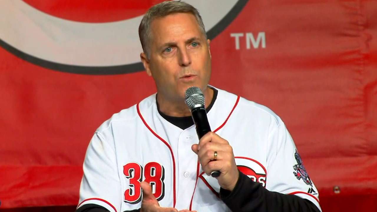 Behind Phillips, Herrera awaits chance at 2B