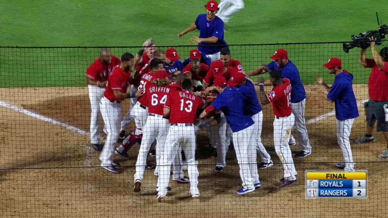 Moreland's walk-off HR keeps Rangers on roll