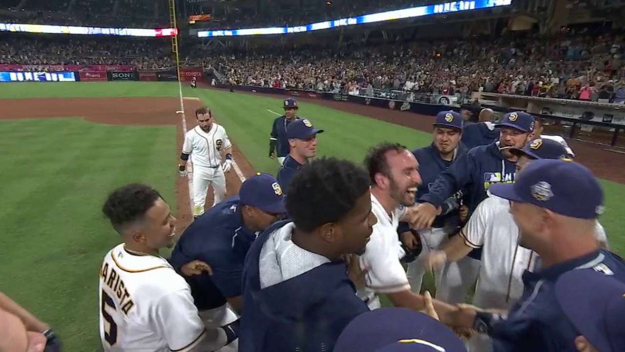 Rosales' walk-off HR wins it for Padres in 10