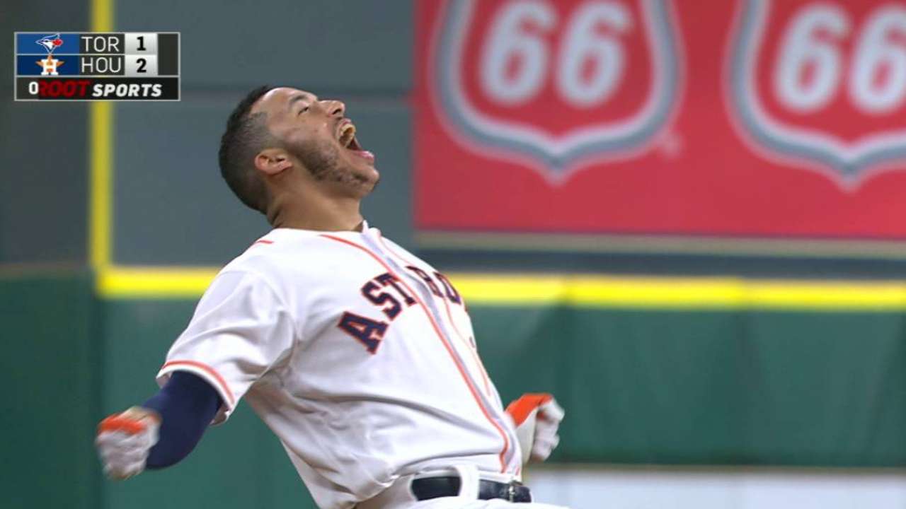 Astros noquean a Toronto con doble de Correa en el 14to