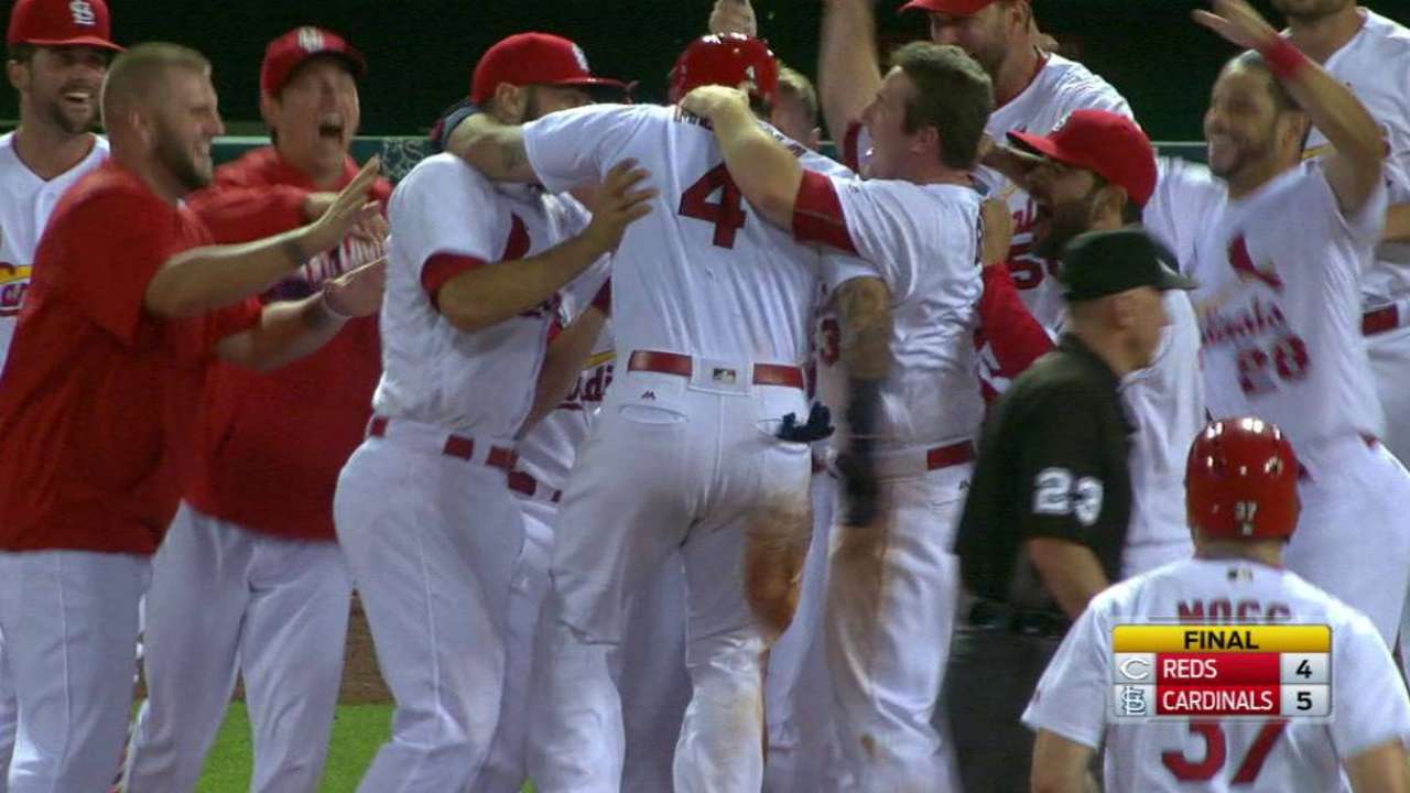 Cardenales remontaron ante Rojos con rally de 5 en el 9no