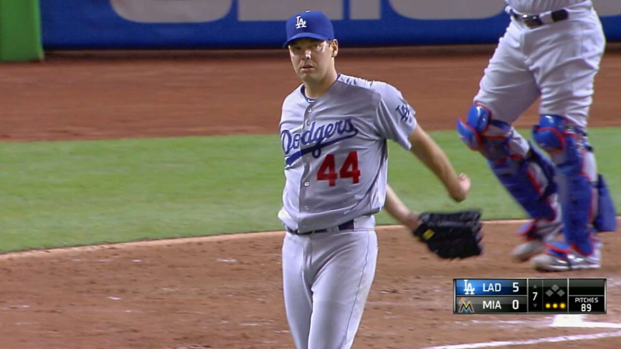 Hill re-signs with the Dodgers